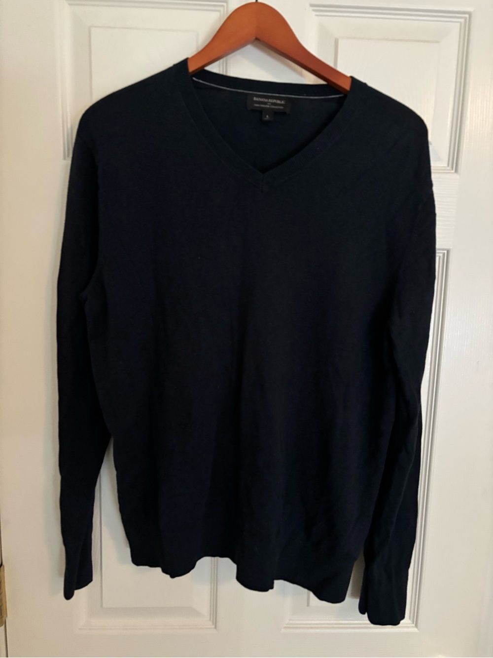 Banana Republic Men's V-Neck Sweater in Dark Navy